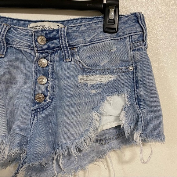 Abercrombie & Fitch Shorts Women’s Size 2 Distressed Cut off Boyfriend Shorts - Picture 3 of 9